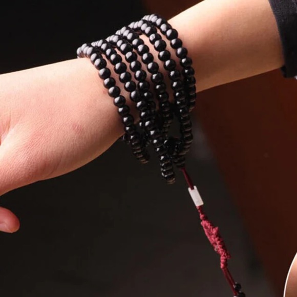 📿 Wood prayer bead Mala with jade accent and crochet luck knot - Picture 3 of 14